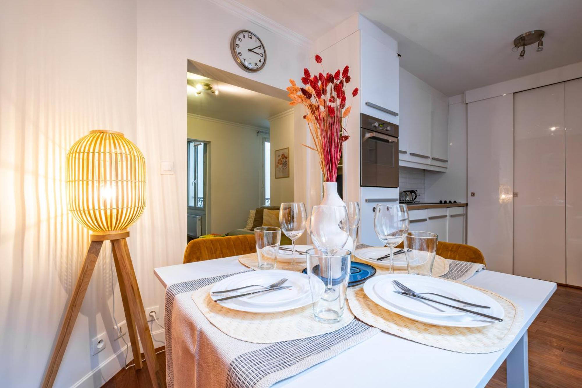 Charming Apartment In Heart Of Parijs Buitenkant foto